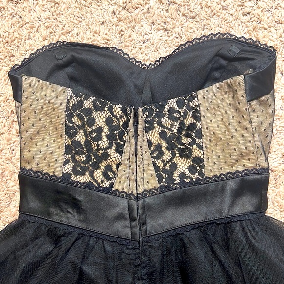 Teeze Me Junior Size 3 strapless mini lace dress. - Picture 6 of 8